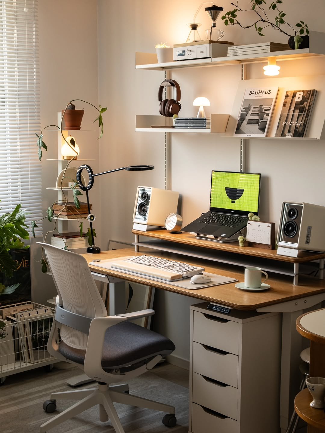 mm_fave 게시물 이미지: 오늘자 우리집 데스크 셋업!💺
Today’s desk setup.🛎

오랜만에...