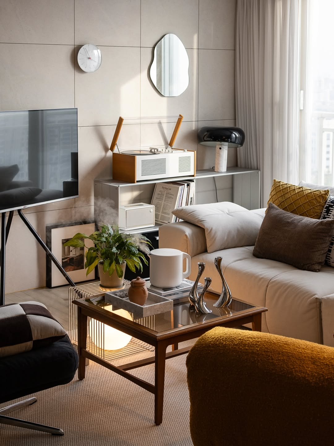 Photo by Megan | 메건's home on October 31, 2025. May be an image of lighting, chaise lounge, sofa, living room, indoors, bedroom and text.