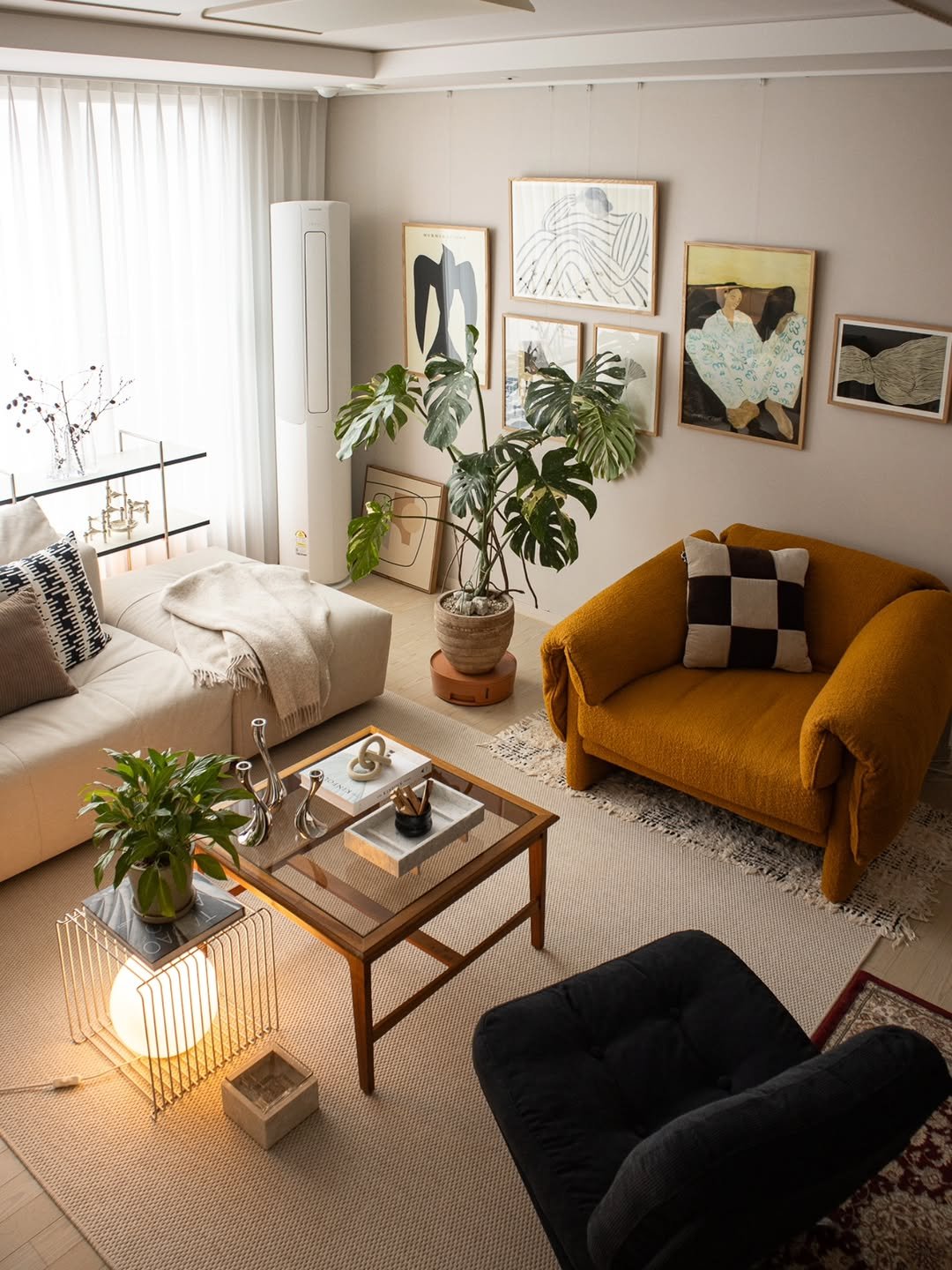 Photo by Megan | 메건's home on February 13, 2026. May be an image of lighting, sofa, armchair, chaise lounge, living room, indoors and text.