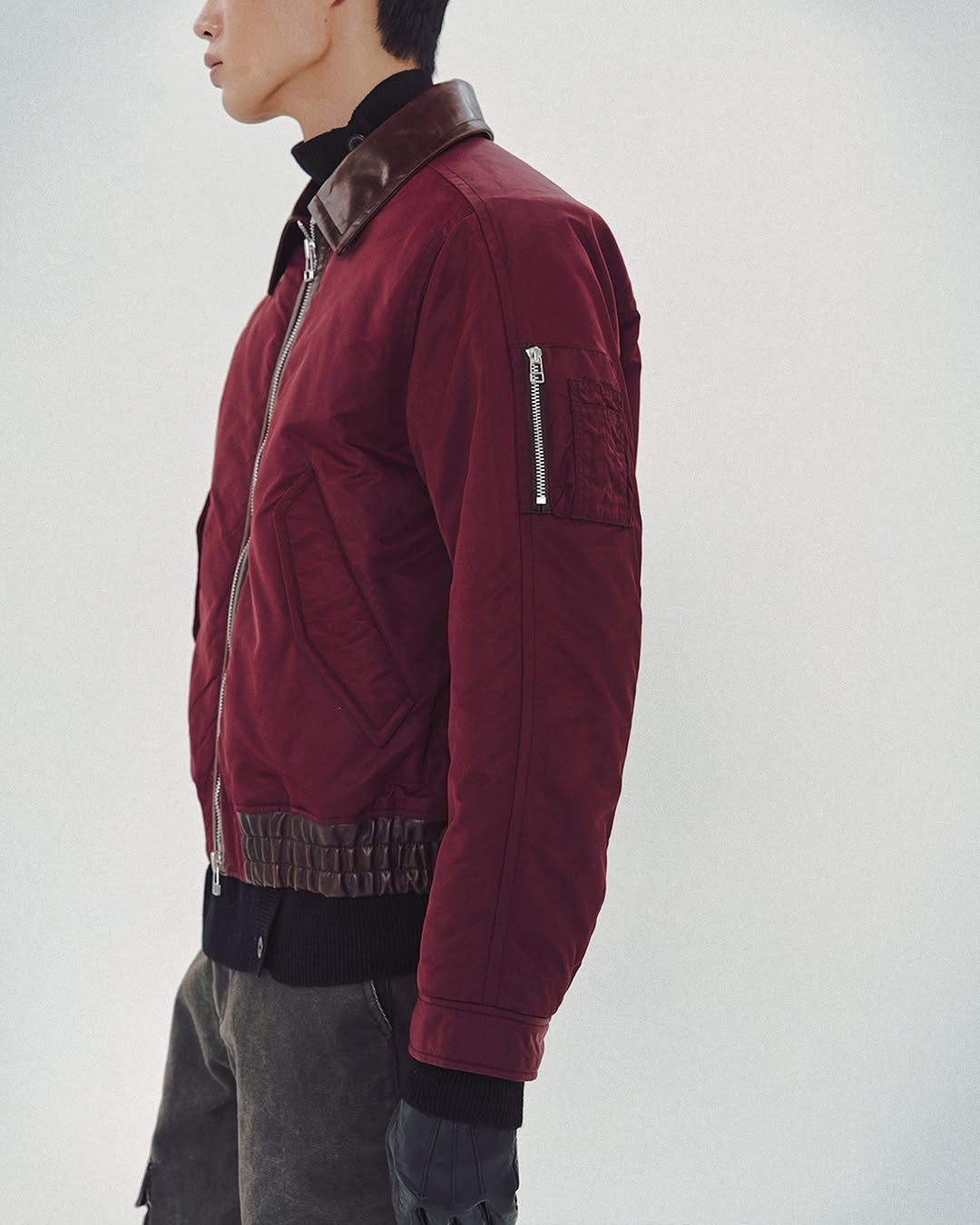 Photo by MMIC (엠엠아이씨) on October 28, 2025. May be an image of duffle coat, goosedown coat, parka, flight jacket, bolo tie and text.