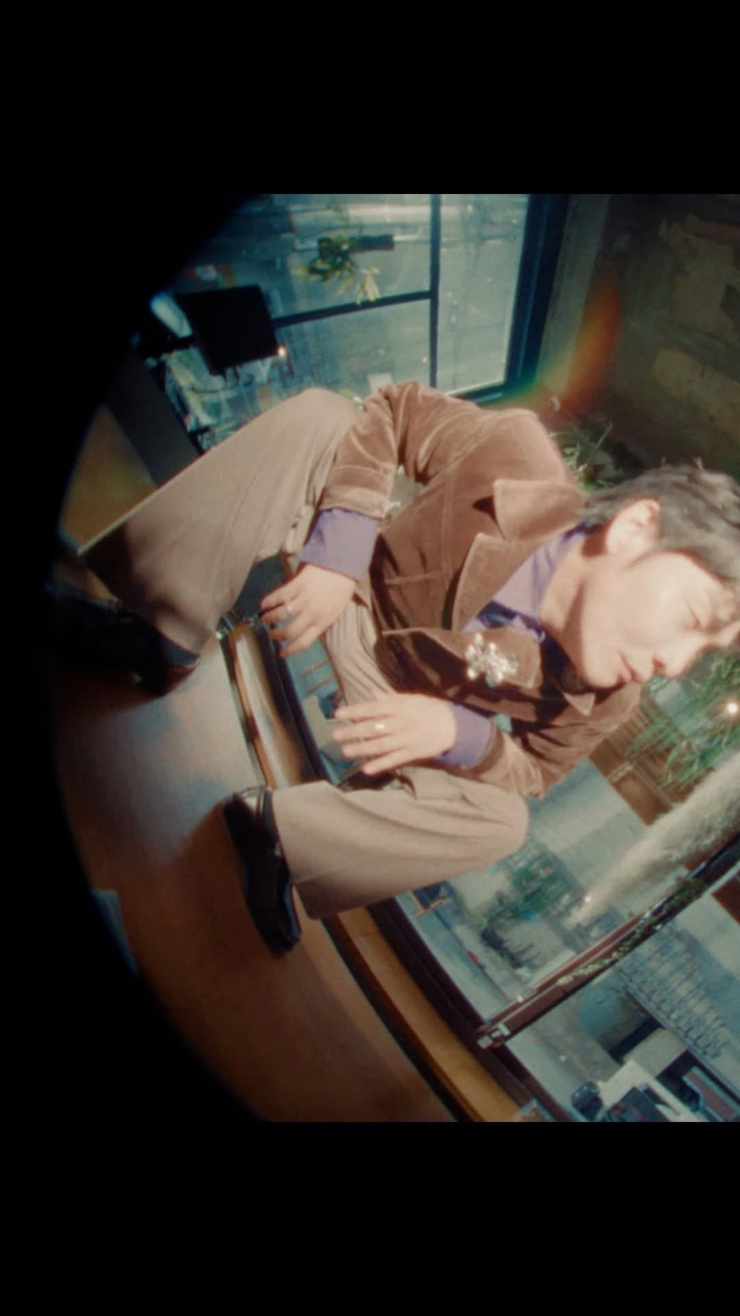 mmic_official 게시물 이미지: MUSE INTERVIEW
패션 디자이너로 커리어를 시작해 패션 모델로 활동했으며,...