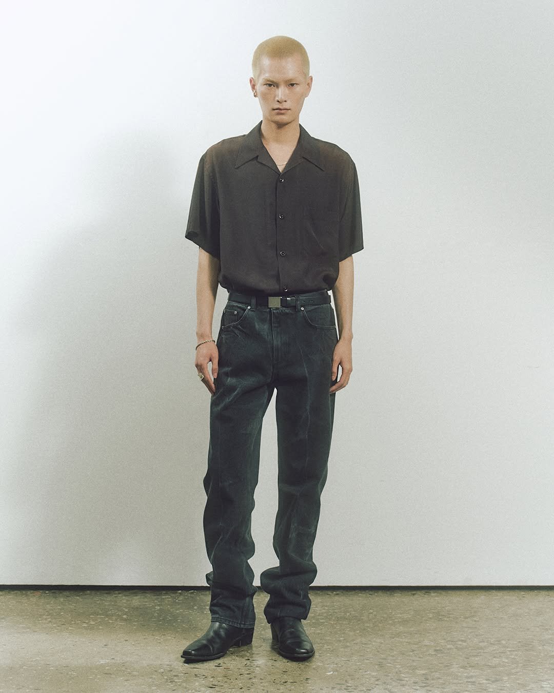 mmic_official 게시물 이미지: ROADIE JEANS & SUNDOWN SHIRT

불규칙한 크리즈 워싱이...