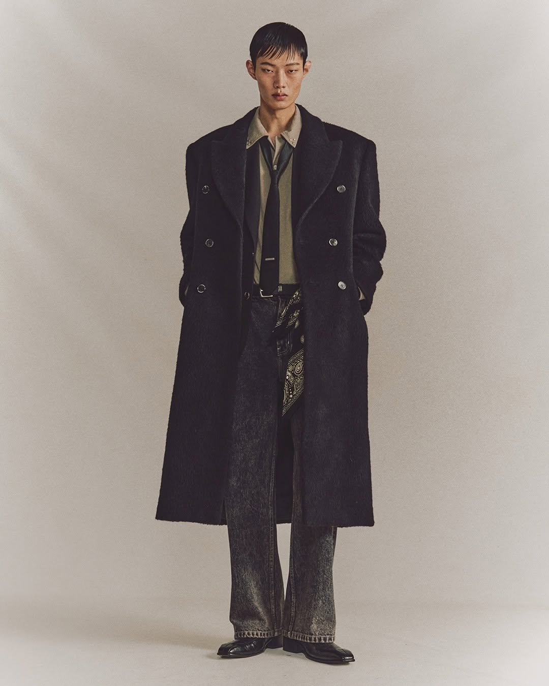 Photo by MMIC (엠엠아이씨) on October 22, 2025. May be an image of duffle coat, overcoat, suit, turtleneck and text.