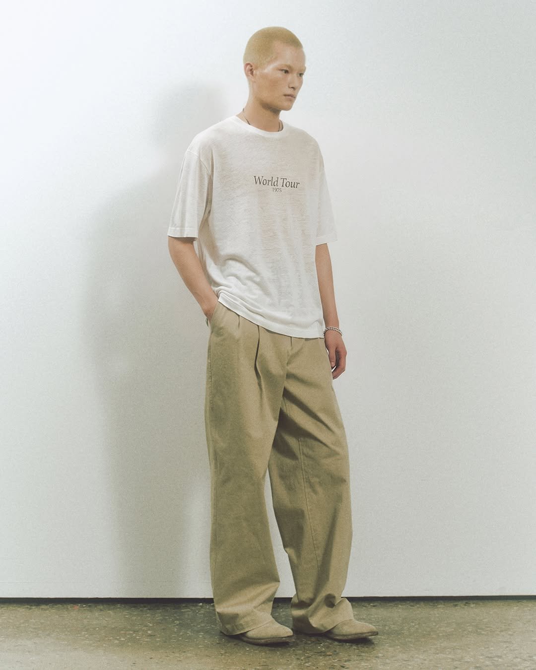 mmic_official 게시물 이미지: DEADSTOCK TEE & MORRISON SLACKS

데님의 디테일을 빌려온...