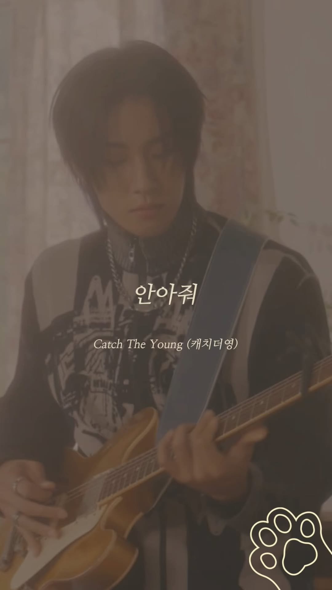 mo.mo_music 게시물 이미지: 가을밤 꿈 같은 보이스로 날 안아줘 .. 🥲🍁

- 더 많은 감성적인 노래 추천은...