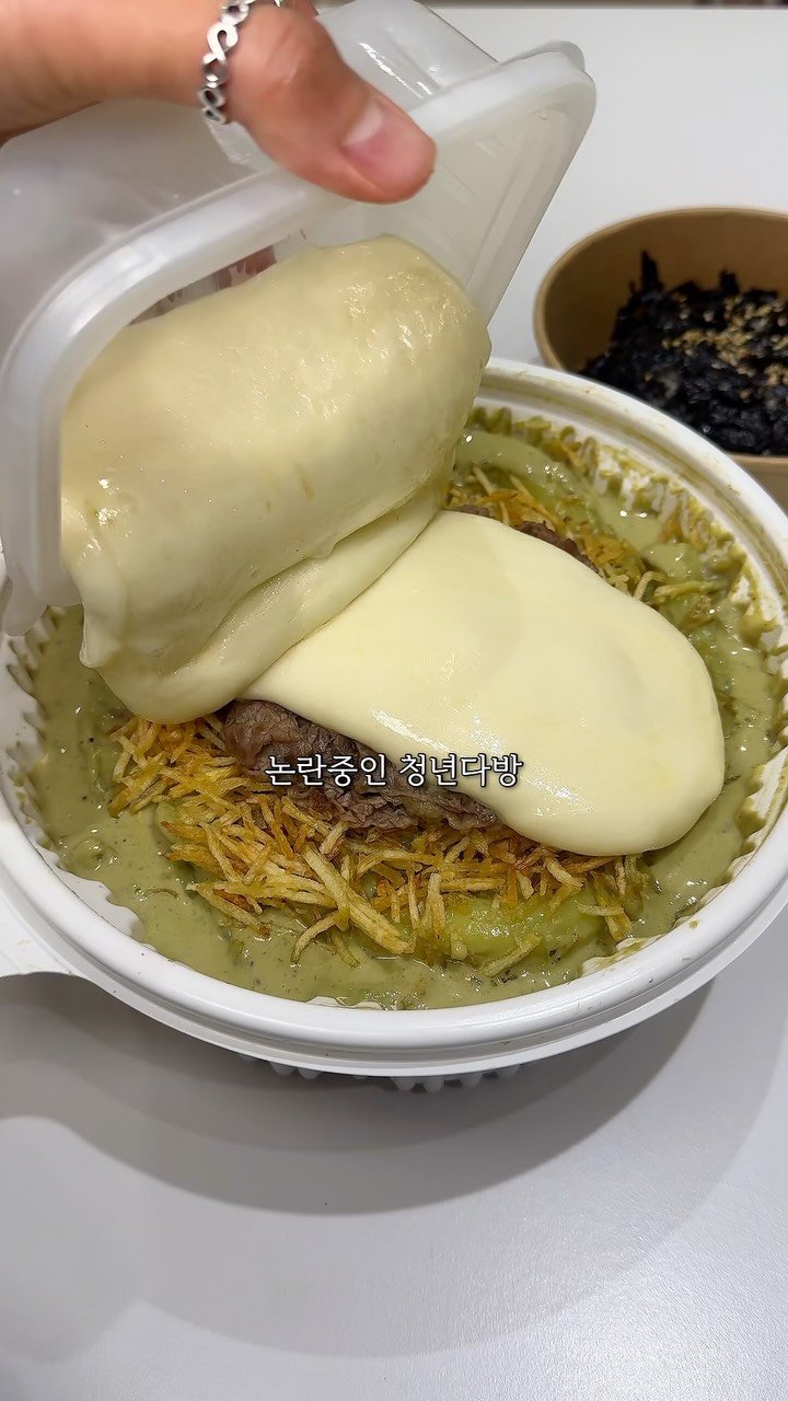 mo_muknyang 게시물 이미지: 논란중인 말차크림차돌떡볶이 맛있을까...?

청년다방 히든메뉴
말차크림 차돌떡볶이...