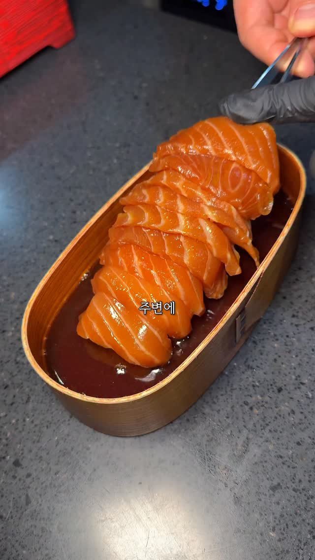 mo_muknyang 게시물 이미지: 연어 좋아하는 여자친구 있으면 데려가세용

사케동이랑 장어덮밥이 정말 맛있는
역삼동...