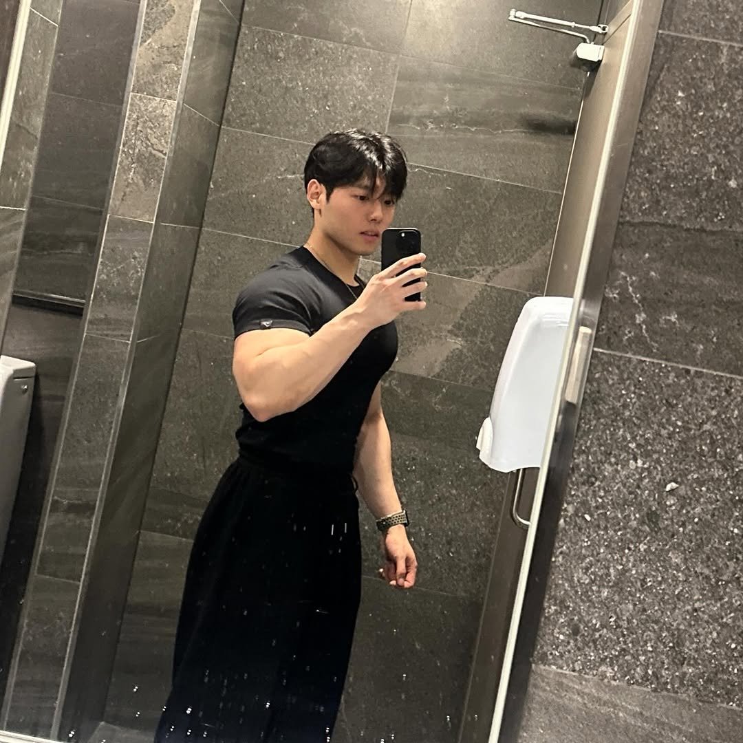 mo_on_tivation 게시물 이미지: 짐박스 거울은 진짜 떼서 가져가고 싶을 정도 ..

짐샤크 머슬핏, 쉐도우 심리스...