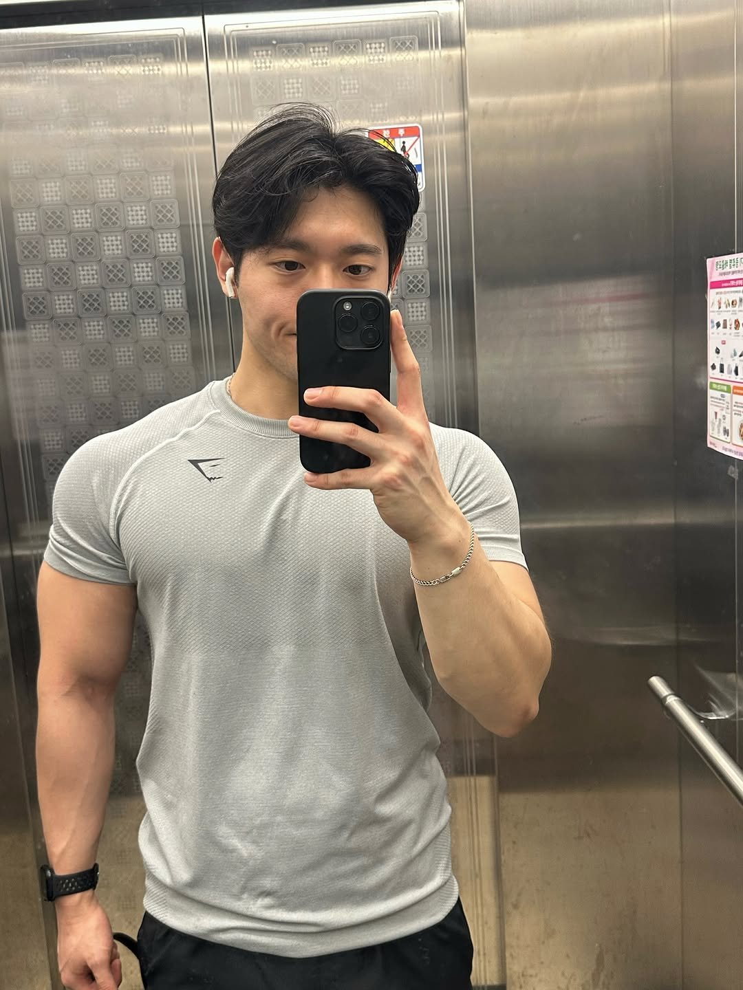 mo_on_tivation 게시물 이미지: 문짱돌 + 짐샤크 + 그레이 = 💣

구매는 지금 바로 @gymspire.kr 가능🦈💙
