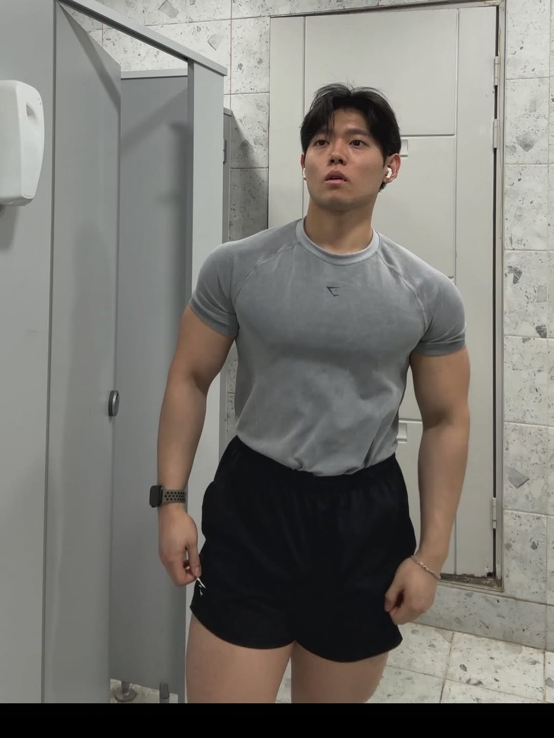 mo_on_tivation 게시물 이미지: 짐샤크 머슬핏 입어보면 압니다

구매는 @gymspire.kr 🦈💙
@gymshark