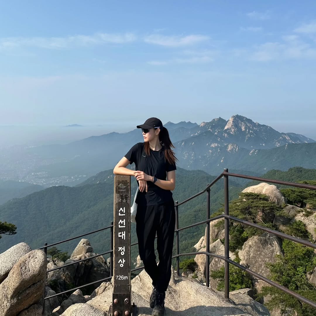Photo by Han Hyejin on May 31, 2025. May be an image of Victoria Peak and the Great Wall of China.
