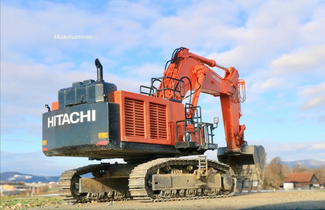 Photo shared by Andreas 😊 on January 04, 2026 tagging @hitachiconstructionmachineryau, @big_machinery, @hitachiconstruction, @strauss_europe, @rpa_earthmovingmedia, @hitachiconstructionnederland, @excavator_life1988, @bagger_chris87, @bauma.official, @fmb_shop_delmenhorst, @oilquick.de, @old_style_manufaktur, @hitachiconstruction_japan, @bastis_modellbau, @benjamin.beytekin.photography, @the_irish_fiforockstar, @der_baucoach, @kir_diecast, and @kieswerke.ebenhoeh. May be an image of text.