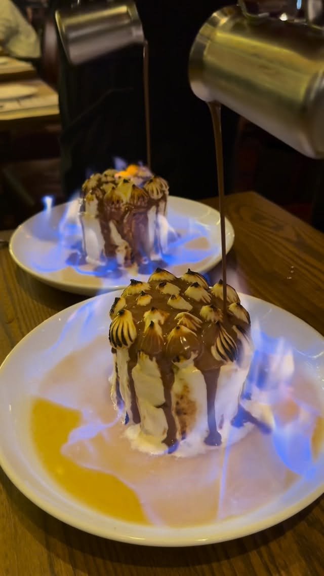 mogu2_food 게시물 이미지: Fire Cake 🎂🔥 燃えるケーキ ベイクド・アラスカ Baked Alaska
🍽...