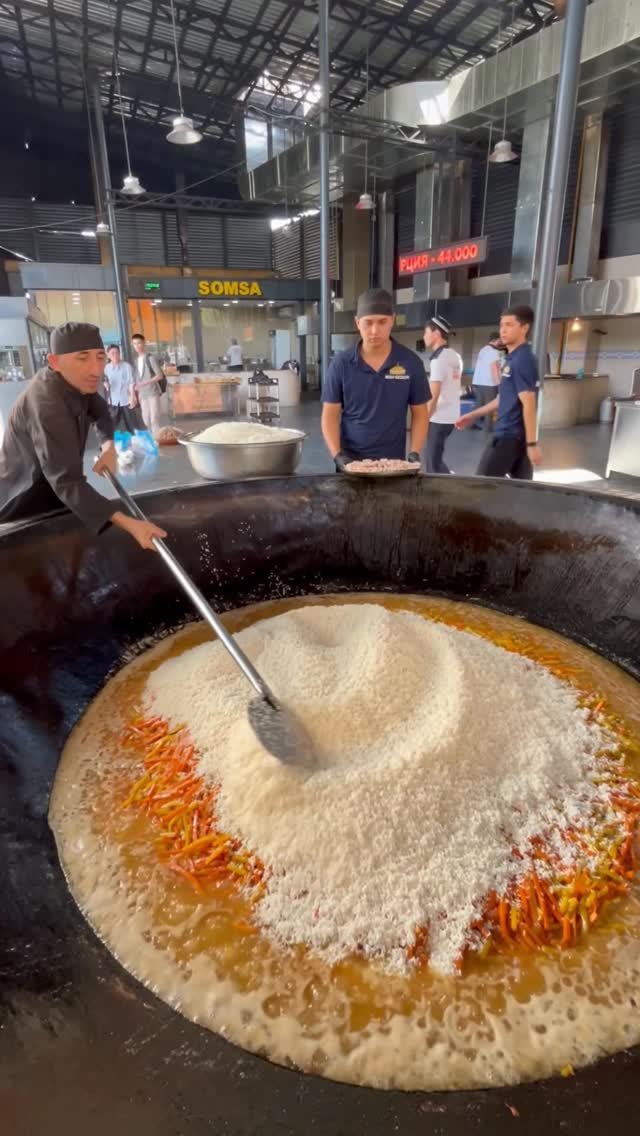 mogu2_food 게시물 이미지: The Biggest Street Food in the World 🇺🇿...