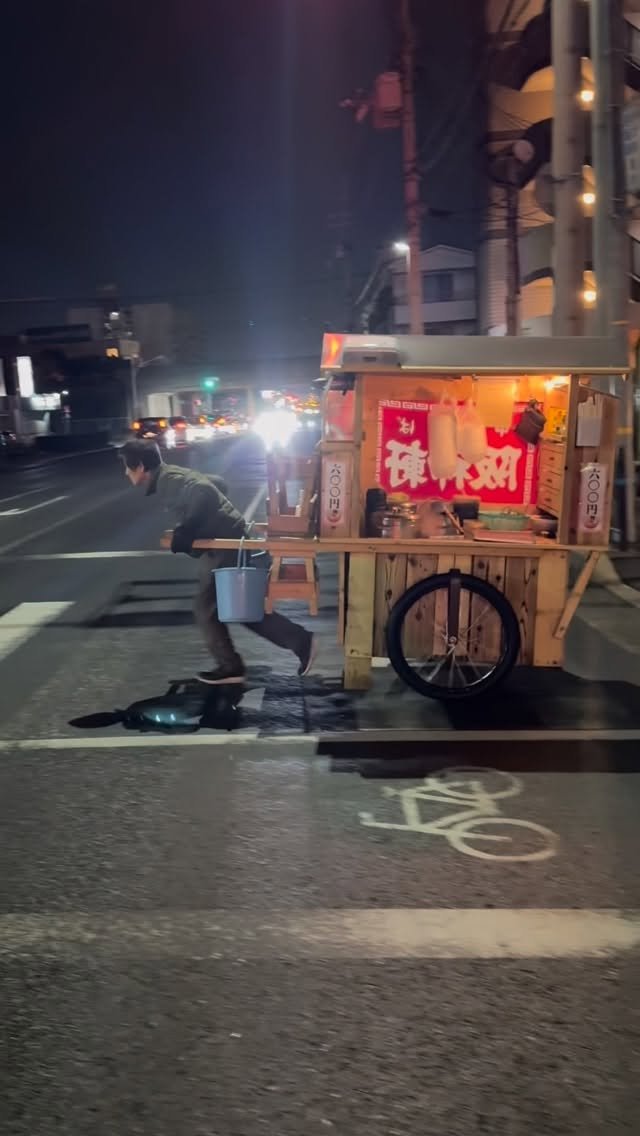 mogu2_food 게시물 이미지: 1日10km歩く手押しのラーメン屋台：Old style ramen stall that...