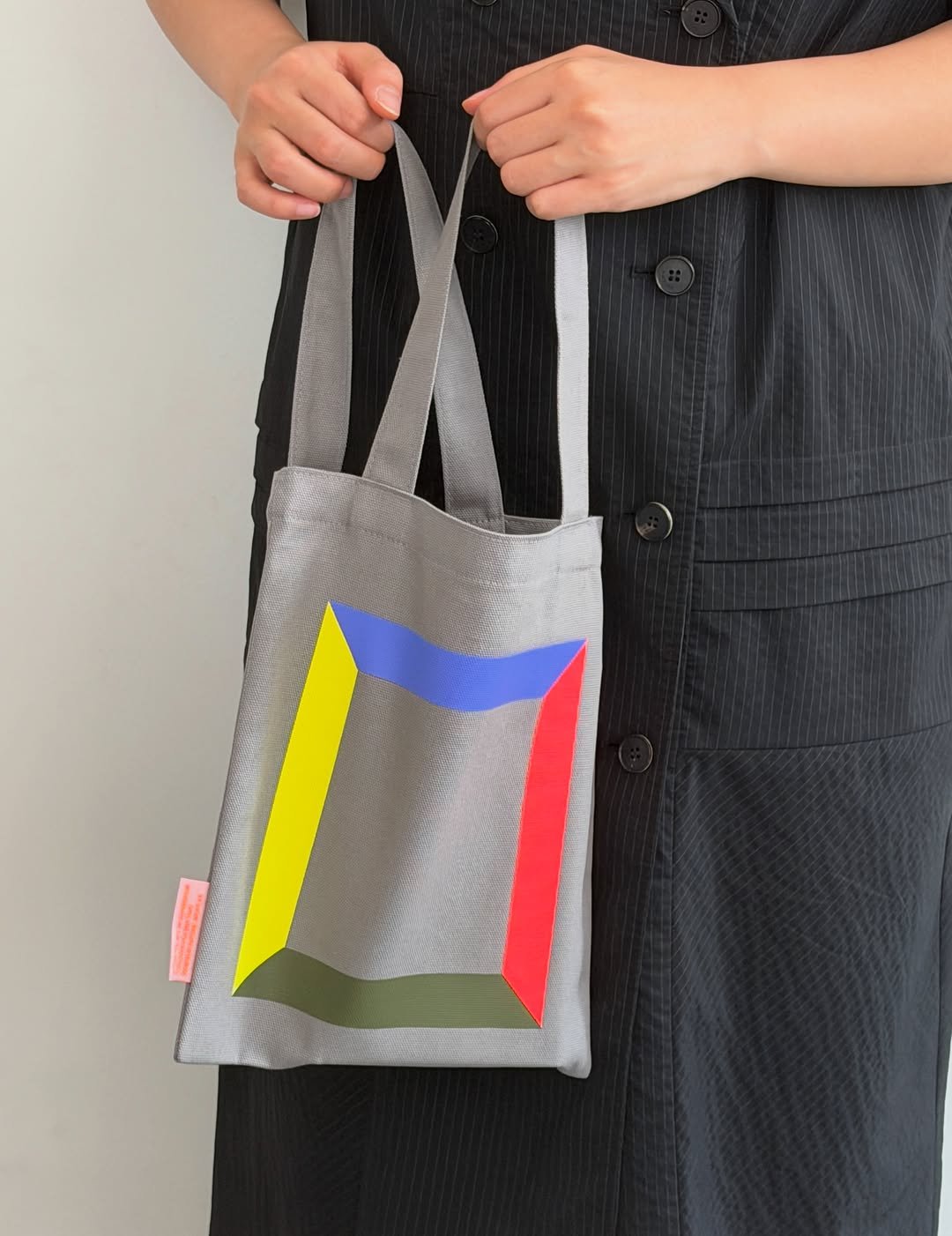 mohs.official 게시물 이미지: 그래픽 미니백을 소개합니다. 🤎
-
MOHS Graphic Mini Bag 
단순한...