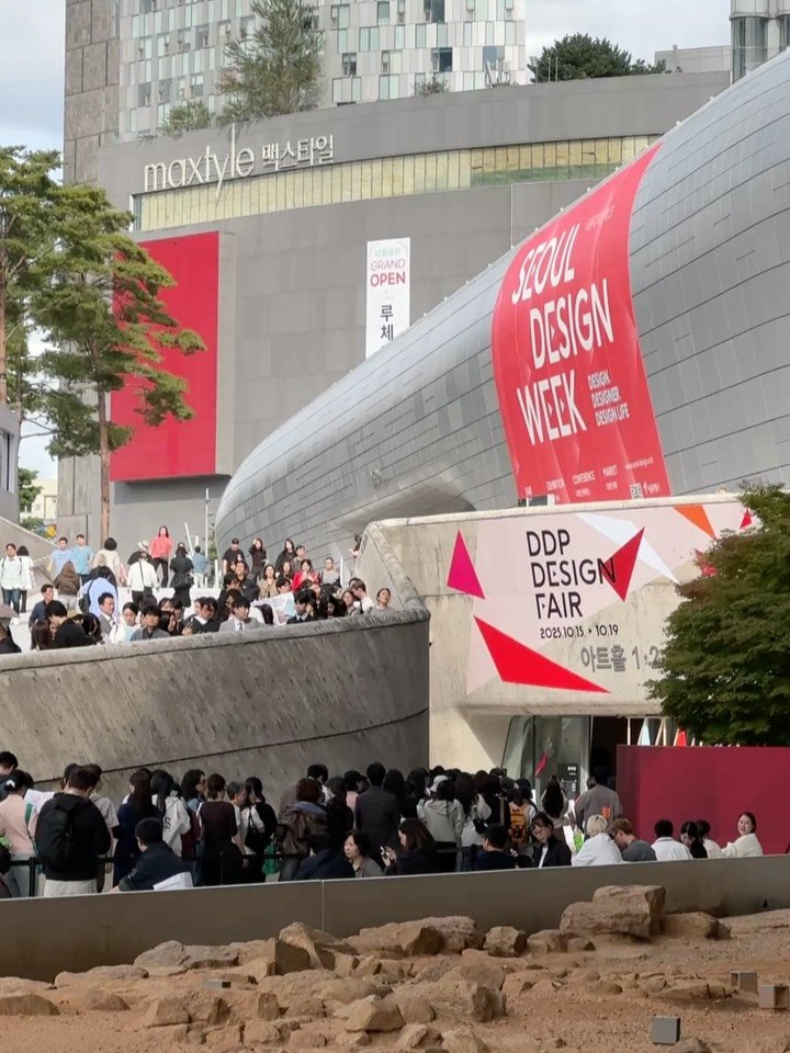 mohs.official 게시물 이미지: SEOULDESIGNWEEK 2025 ❤️💛🧡🩷
디자인이 일상 속에서 살아 숨쉬는...