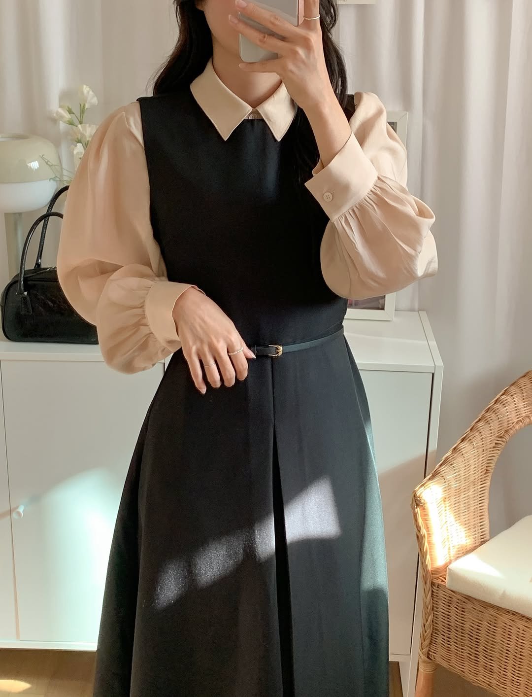 Photo by 모아벨르 | 여니 on September 28, 2025. May be an image of 1 person, dress and text.