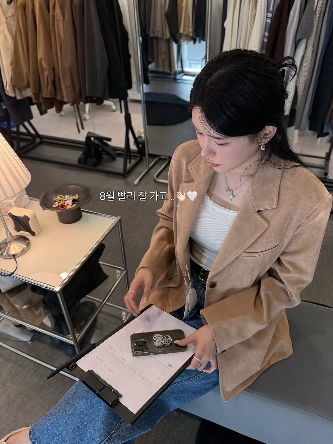 molie_look 게시물 이미지: 8월 마지막 날 기념 이번 달 스토리 조각들 ..💓 8월 빨리 잘 가!👋🏻