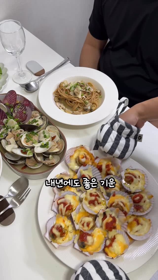 molli_chuu 게시물 이미지: 여러분! 새해 복 많이 받으세요!!

이제 2025년도 몇 시간 안...