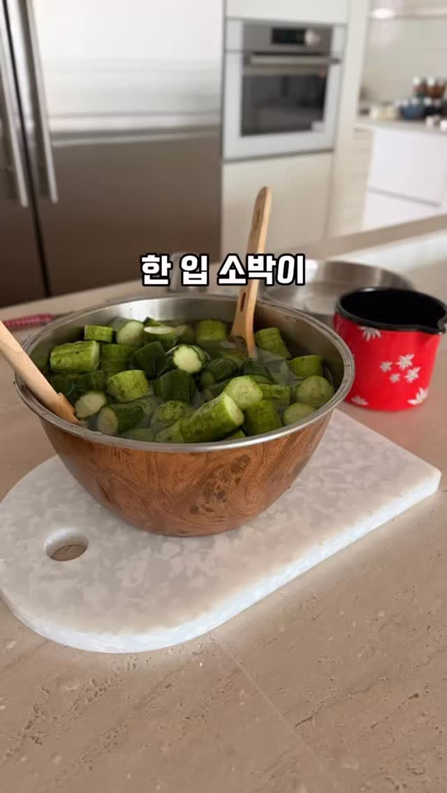 mom_e_gayo 게시물 이미지: 한입 쏙쏙! 반찬처럼 쉽게 소박이
요즘 오이 너무 좋더라구요. 
절이지않고 쉽게...