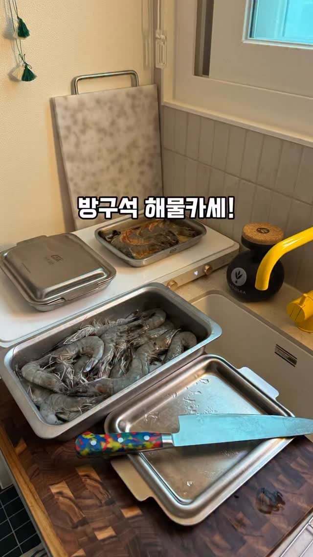 mom_e_gayo 게시물 이미지: 오늘은 집안이 어둑어둑해서
창가쪽에서 사브작 아들밥 해봤어요.
영상 속 라돌레아...