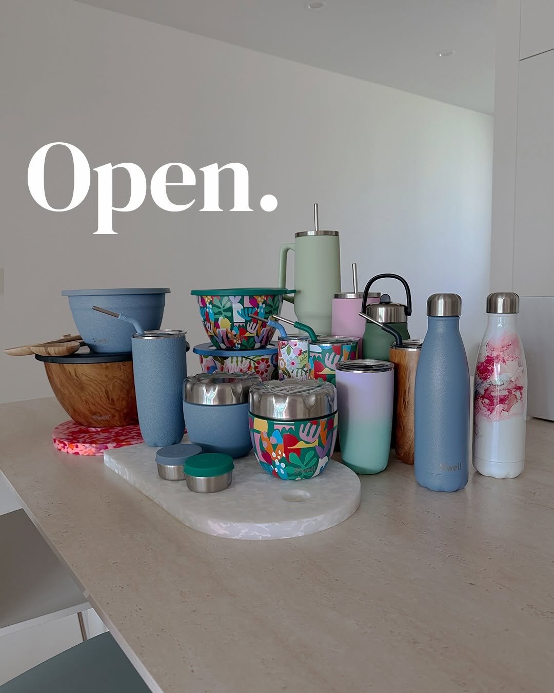 Photo by 맘이가요ㅣ집밥레시피ㆍ살림템 on April 19, 2026. May be an image of coffee maker, bottle, water bottle, cocktail shaker, shaker, canister, measuring cups, jug, cornflower and text that says 'Open.'.