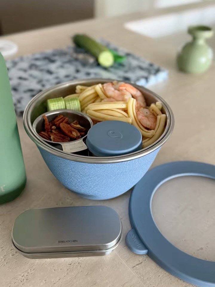 mom_e_gayo 게시물 이미지: 신선한 채소를 아삭하게 즐기는🥗
스웰 샐러드볼🥒🌸
무를까봐 채소따로, 닭가슴살...