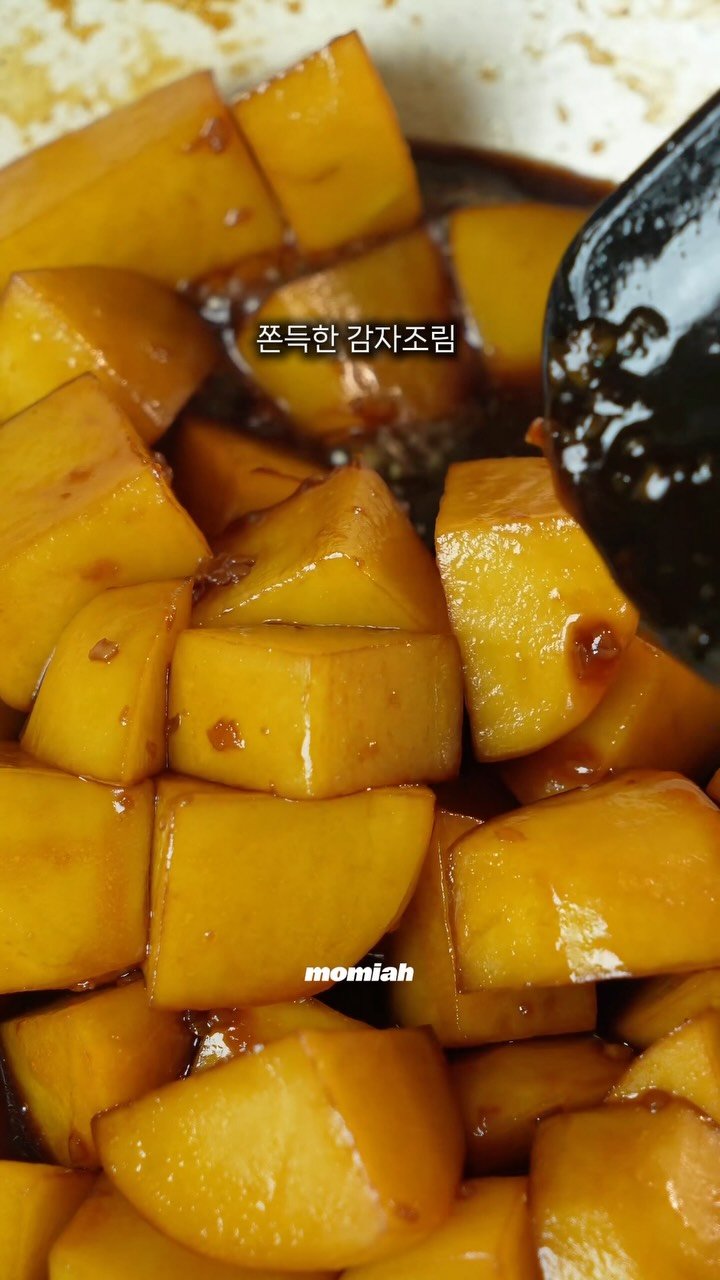 momiah__ 게시물 이미지: 집에서 감자조림 하면 다 부서지는 분들 
이방법 꼭 써보세요 !!
반찬가게에 파는...