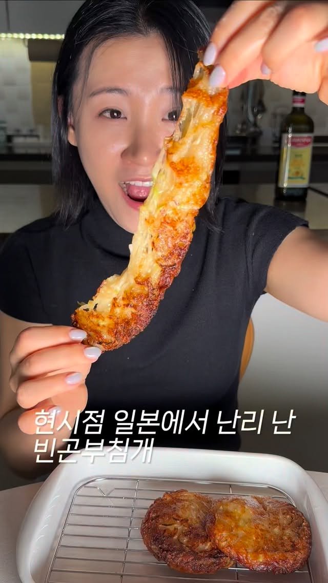 momiah__ 게시물 이미지: 지금 일본에서 난리난 
빈곤부침개!

재료 딱 4가지
외식 물가와 식재료 값이...