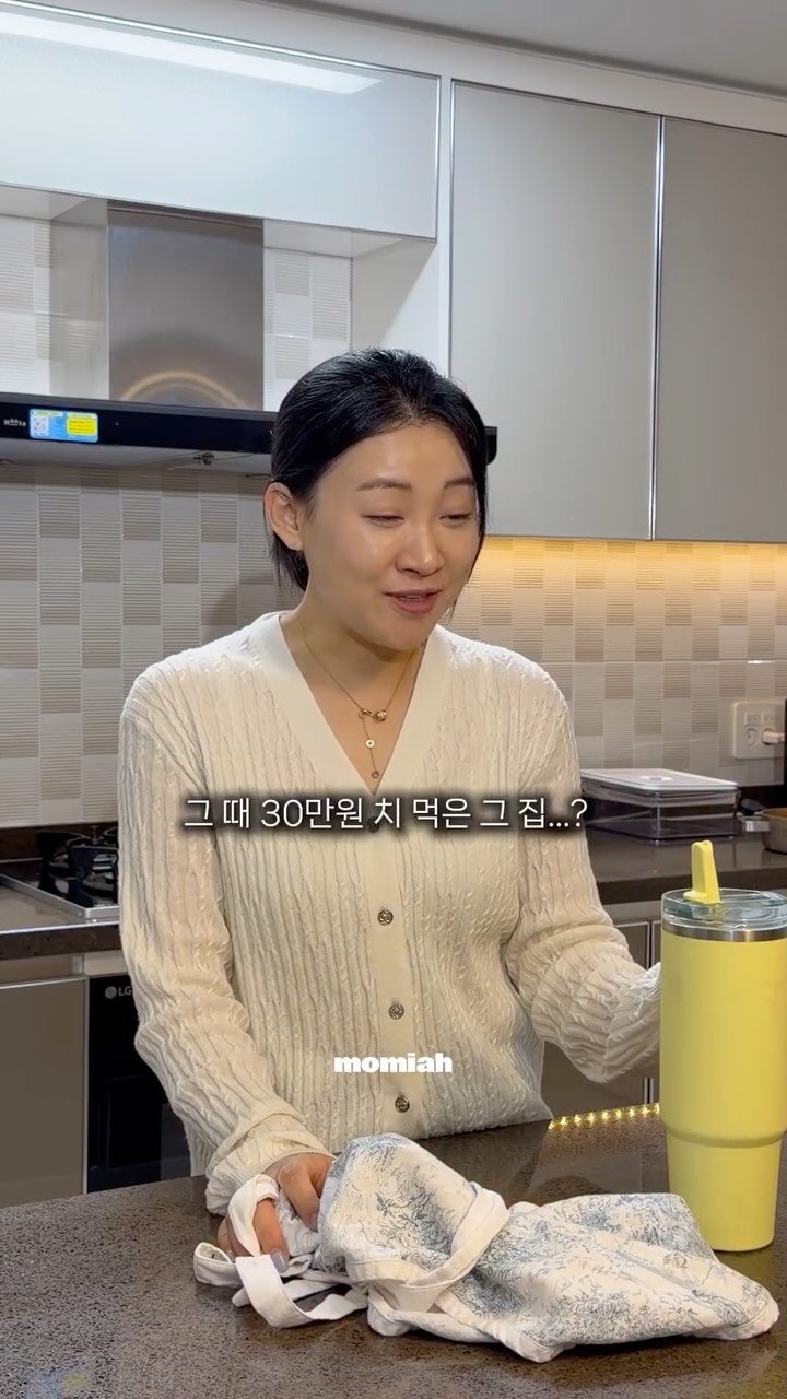 momiah__ 게시물 이미지: 완전 후회중이에요..😂
어릴 때 좋은것만 먹이고 다녔더니..
이제는 각자 1인분 더...