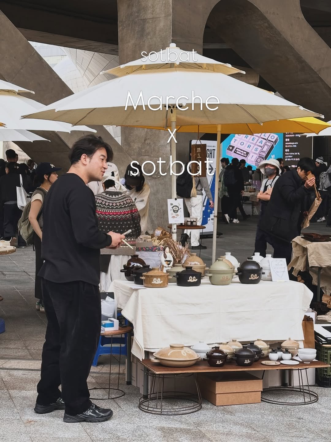 Photo by 모모의솥밭 on March 29, 2026. May be an image of one or more people, tea maker, bowl, tea, chinaware, teapot, pot, pottery and text.