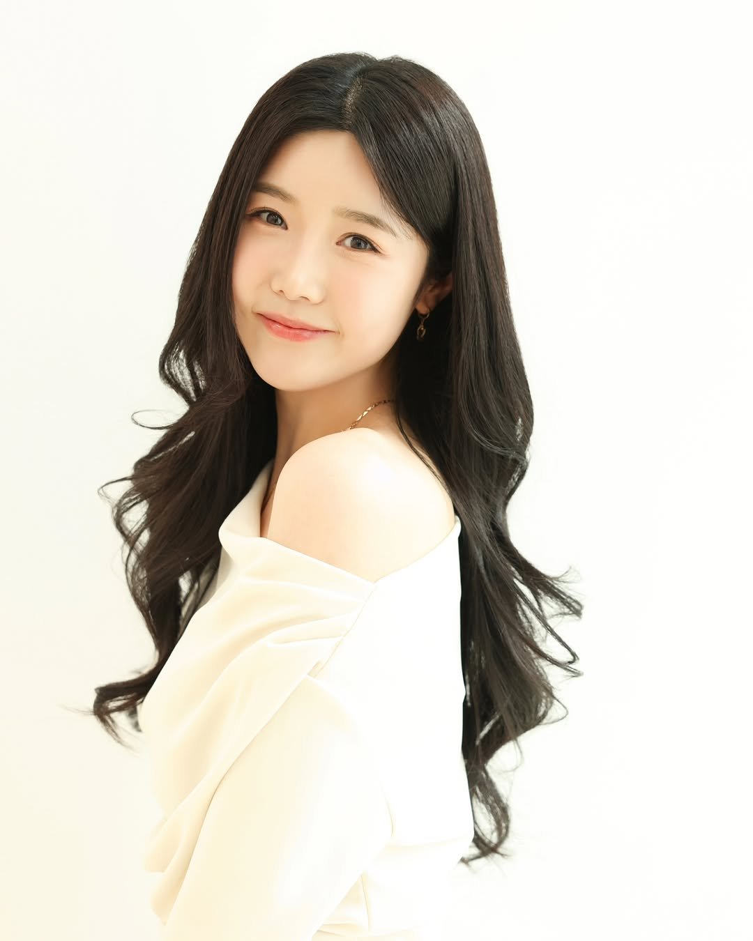 Photo shared by 이상한 나라의 모모 on November 06, 2024 tagging @themel_studio, and @rosaway_.