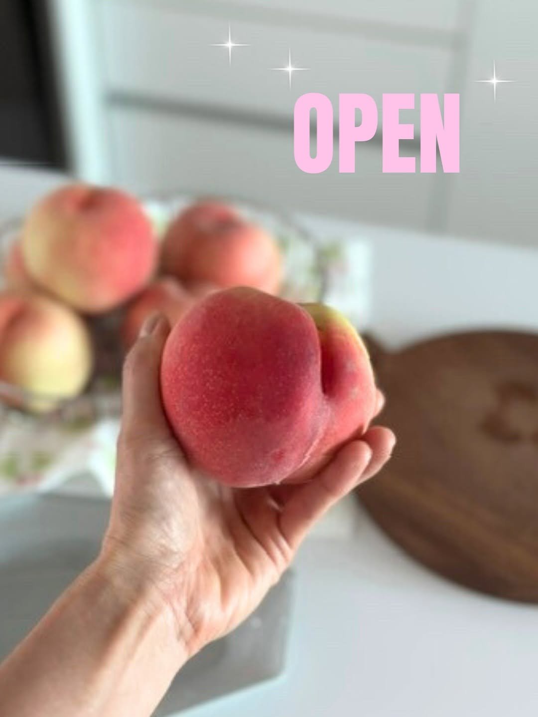 Photo by 모모키친 on August 10, 2025. May be an image of fruit, kitchenware and text that says 'OPEN'.