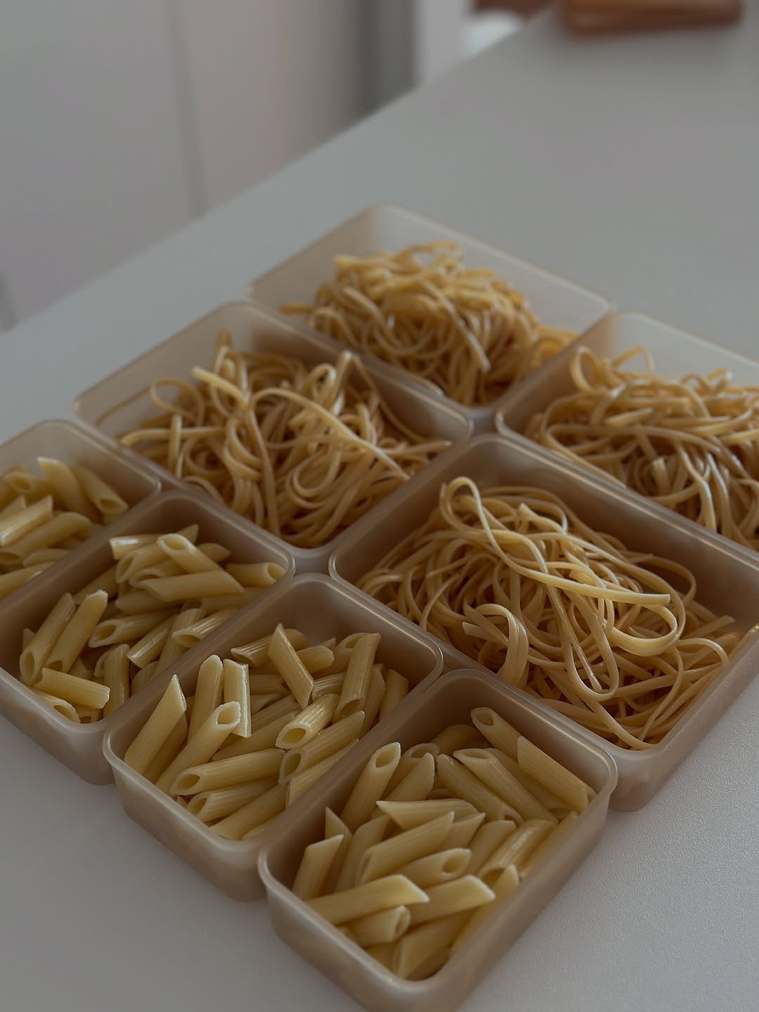 Photo by 모모키친 on September 25, 2025. May be an image of pasta, kitchenware, spaghetti, noodles and text.