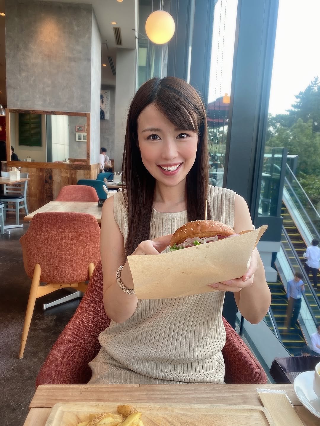 momoko_ana 게시물 이미지: 大きい！🍔

また行きたいな〜😋

@momoko_ana

#ハンバーガー #東京ランチ