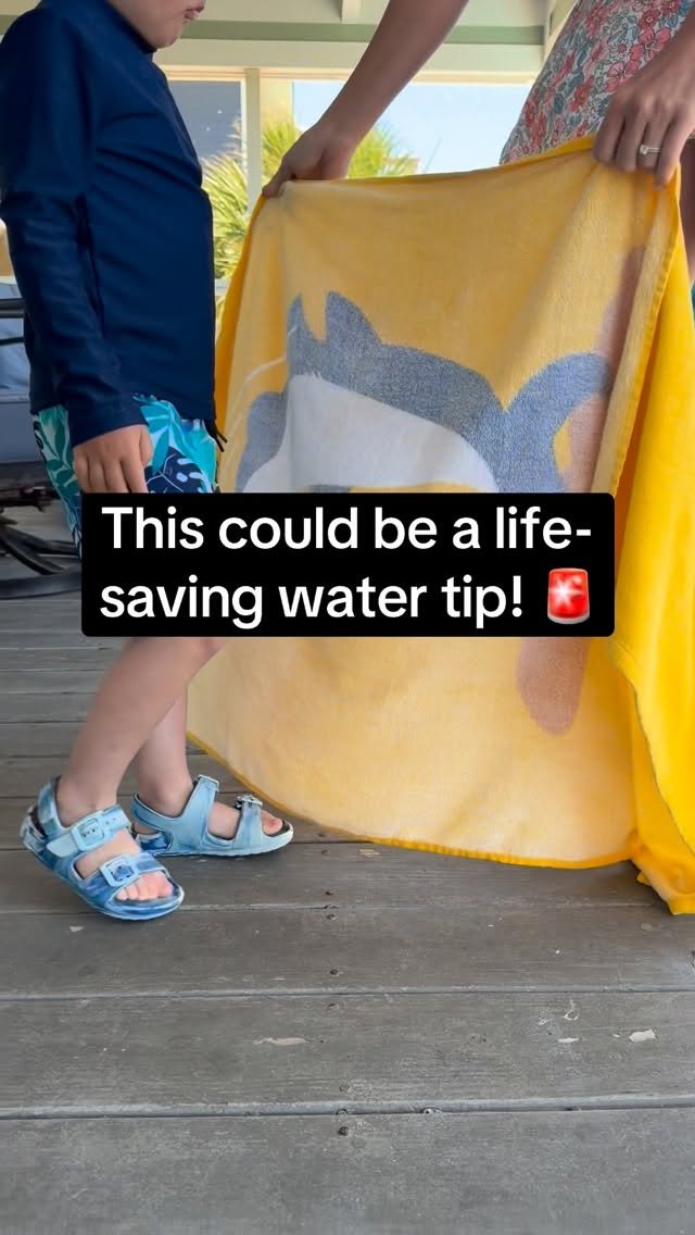momslovehacks 게시물 이미지: ⚠️ Water safety tip for the...