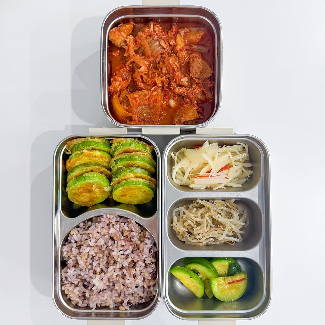 monae_meal 게시물 이미지: #모내도시락 25.7.7
Tᴏᴅᴀʏ‘ꜱ Mᴇɴᴜ 𓌉◯𓇋
• 김치찌개
• 애호박전
•...