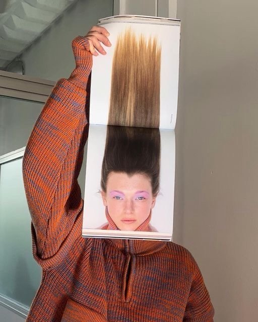 Photo shared by 강남미용실 | 몬도서울 아영 | 블랙빼기•백금발•복구탈색 on March 29, 2026 tagging @mondoseoul_2chung, and @mondo__0fficial. May be an image of one or more people, blonde hair, makeup, turtleneck and text.