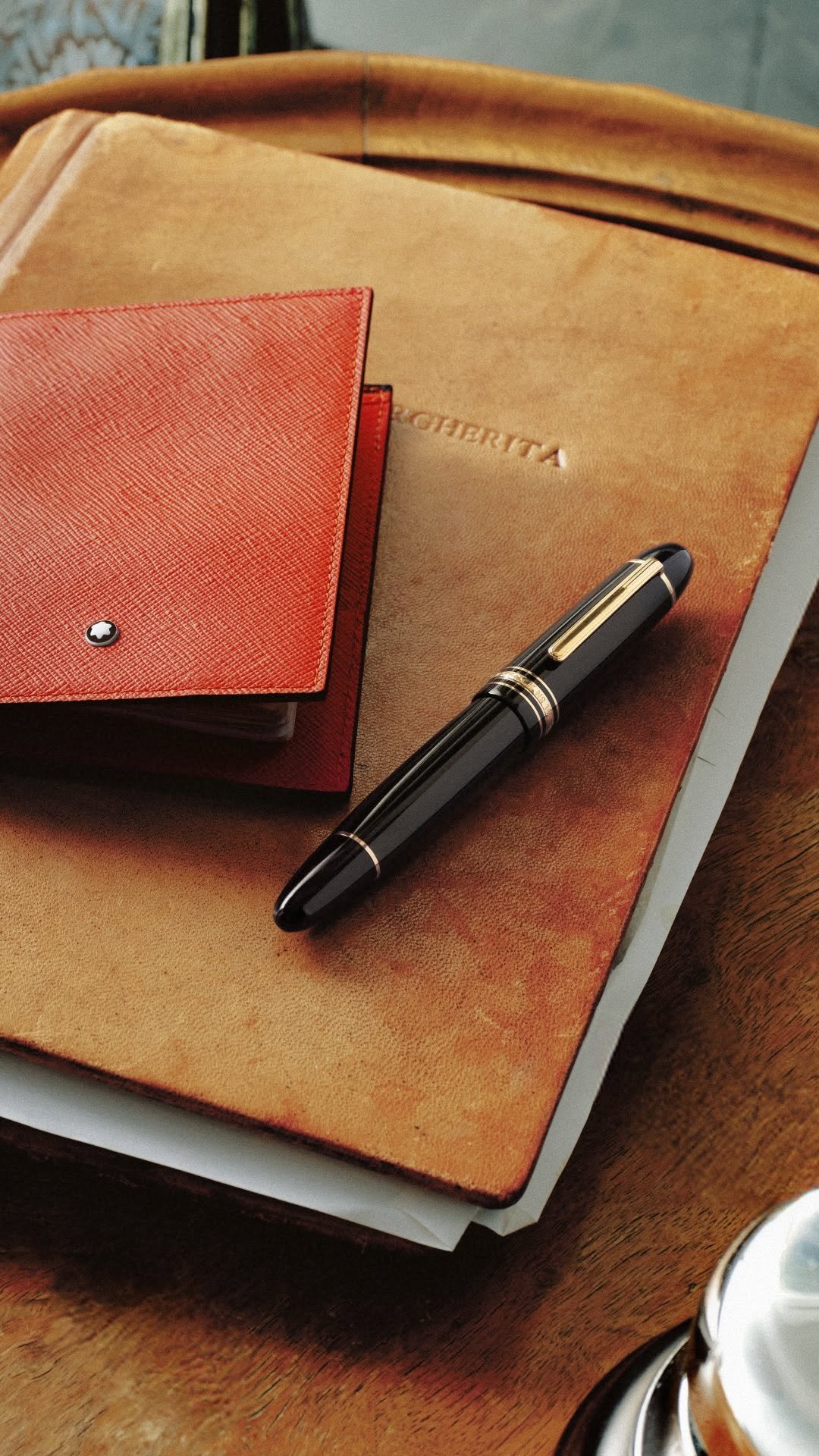 montblanc 게시물 이미지: The Passport Holder in Sartorial Leather’s...