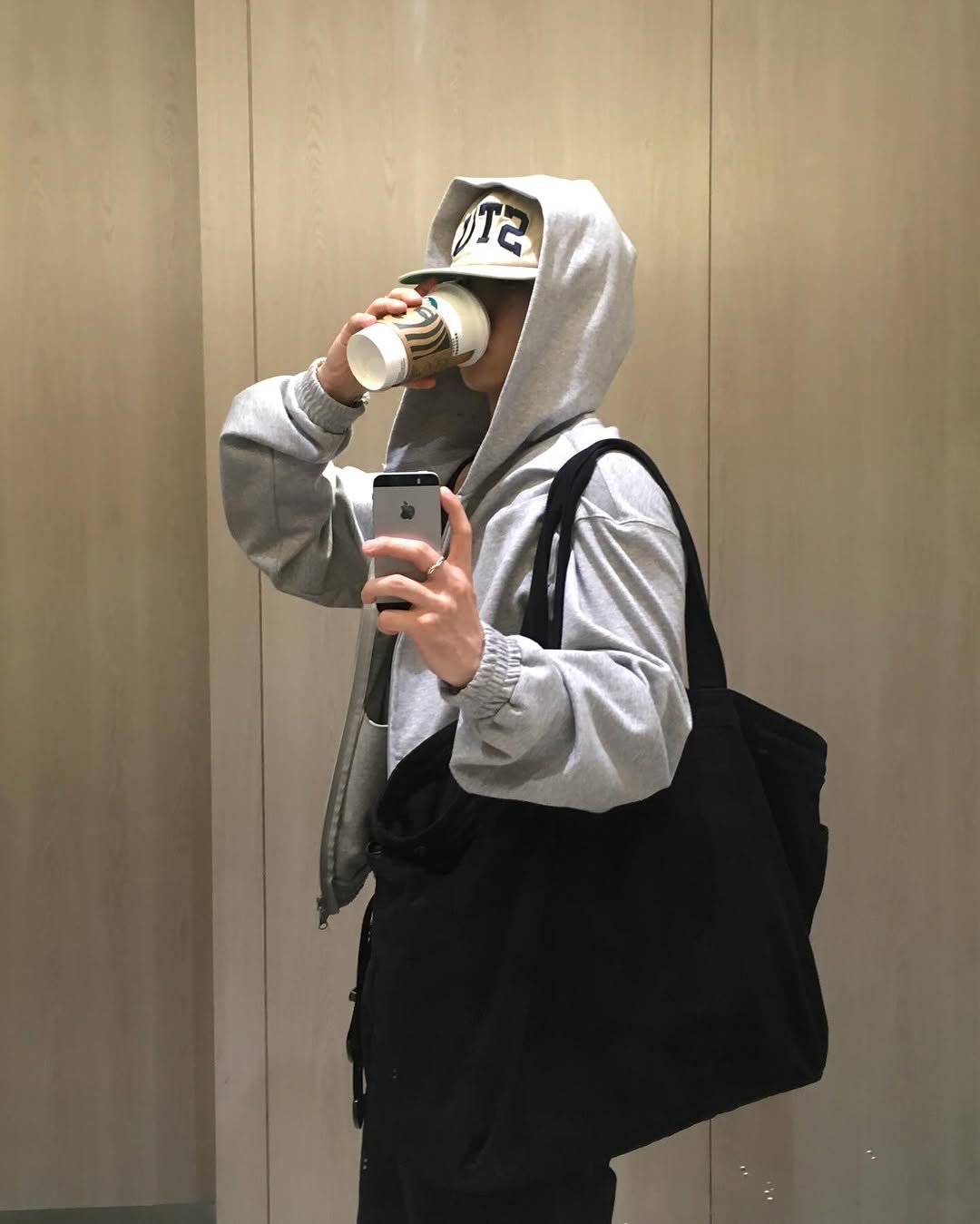 Photo shared by 민 서 on November 11, 2025 tagging @etce_official. May be an image of duffle coat, raincoat, sweatpants, parka, face mask and text.