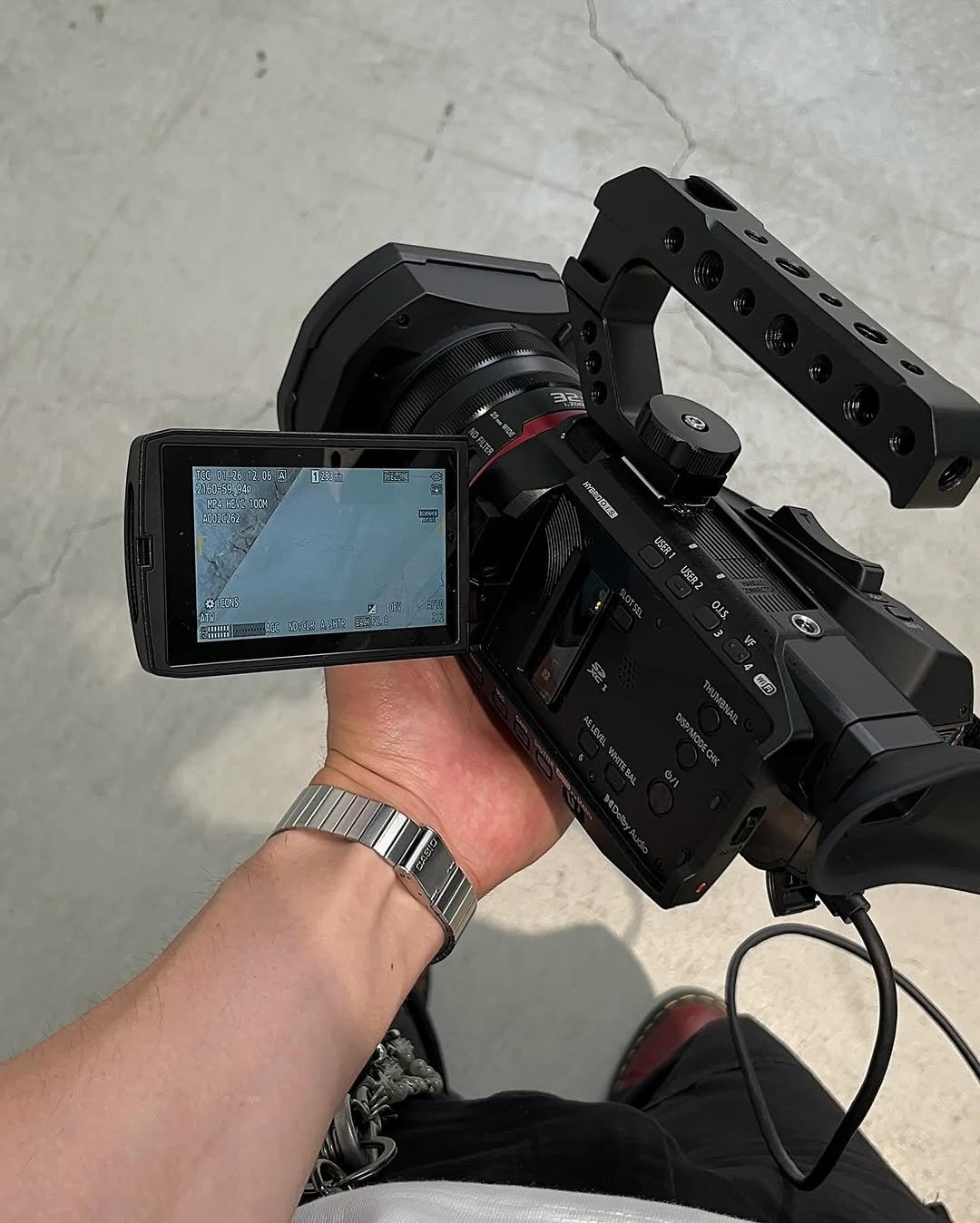 Photo by 민 서 on August 22, 2025. May be an image of camcorder, camera, tripod and text.