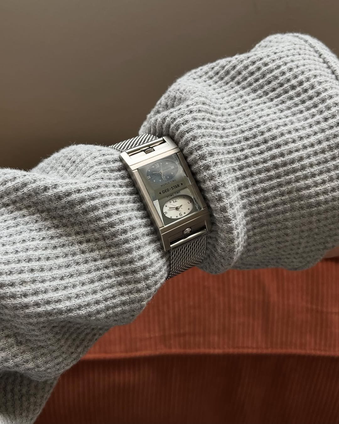 Photo by 민 서 on January 18, 2026. May be an image of digital watch, bangle and text.