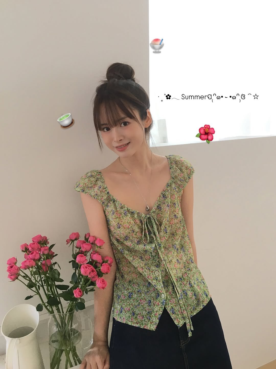 Photo by 무디배디 | 윤달 on July 23, 2025. May be an image of 1 person, hair, top, prairie gentian, baby's-breath and text.