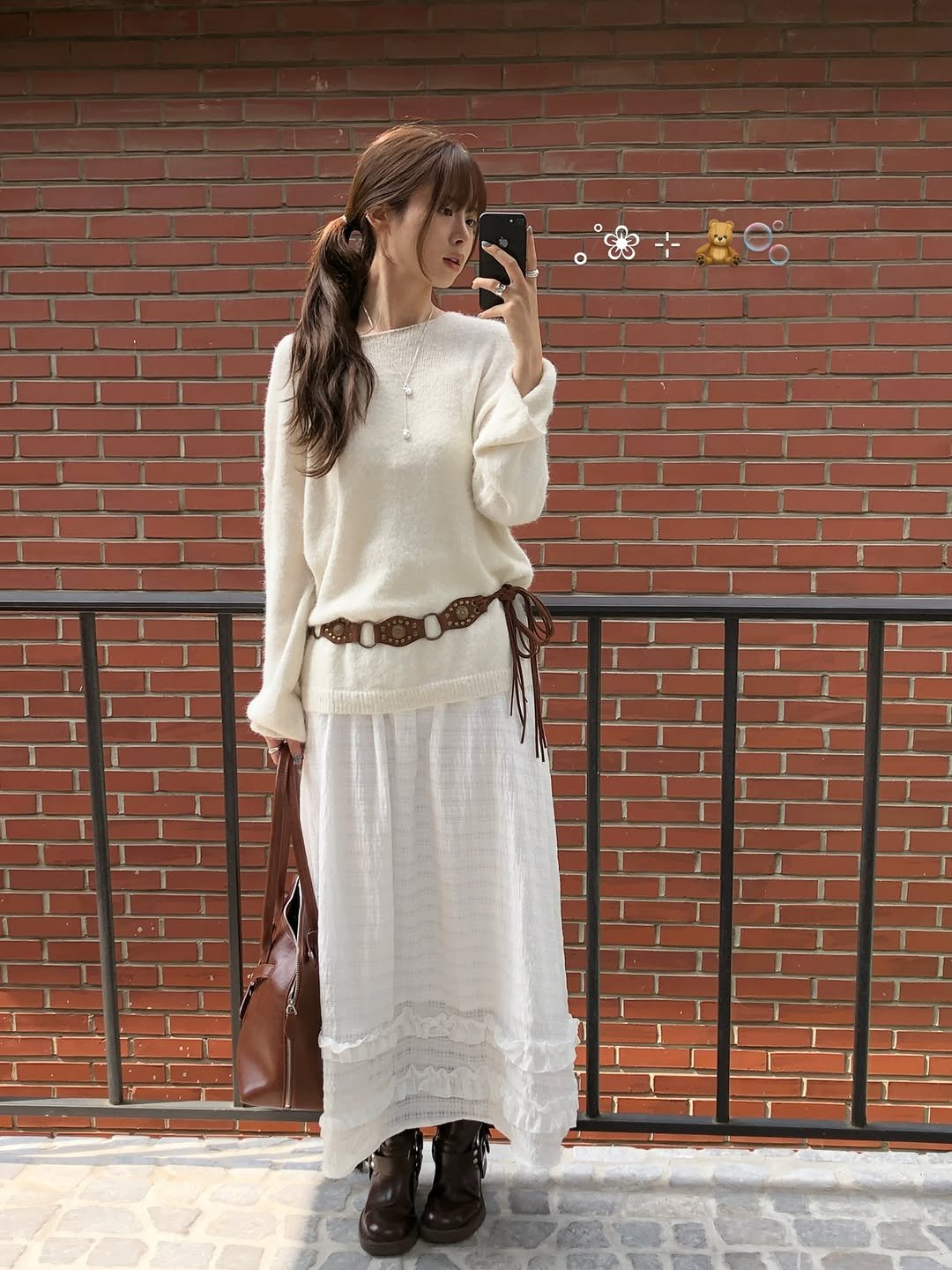 Photo by 무디배디 | 윤달 on September 11, 2025. May be an image of 1 person, dress and text.