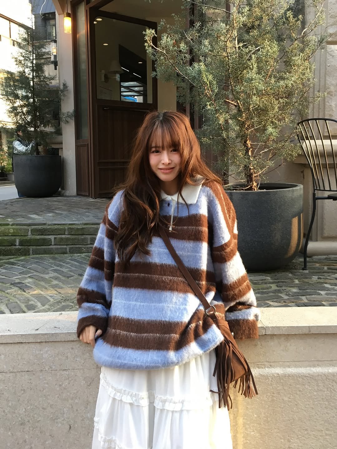 Photo by 무디배디 | 윤달 on November 01, 2025. May be an image of duffle coat, skirt, sweater, turtleneck, poncho and text.