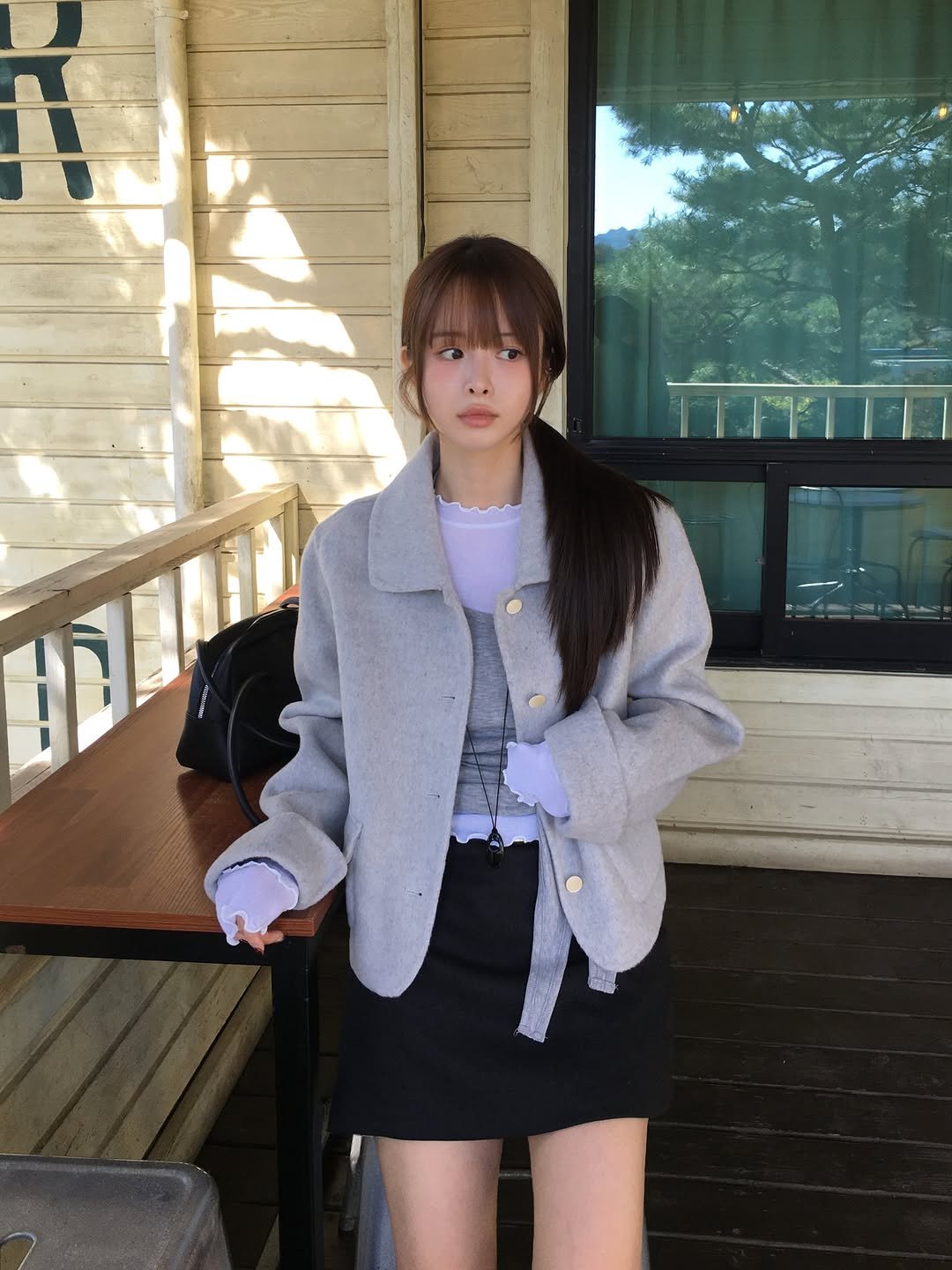 Photo by 무디배디 | 윤달 on October 26, 2025. May be an image of duffle coat, overcoat, turtleneck, parka, miniskirt, jacket and text.