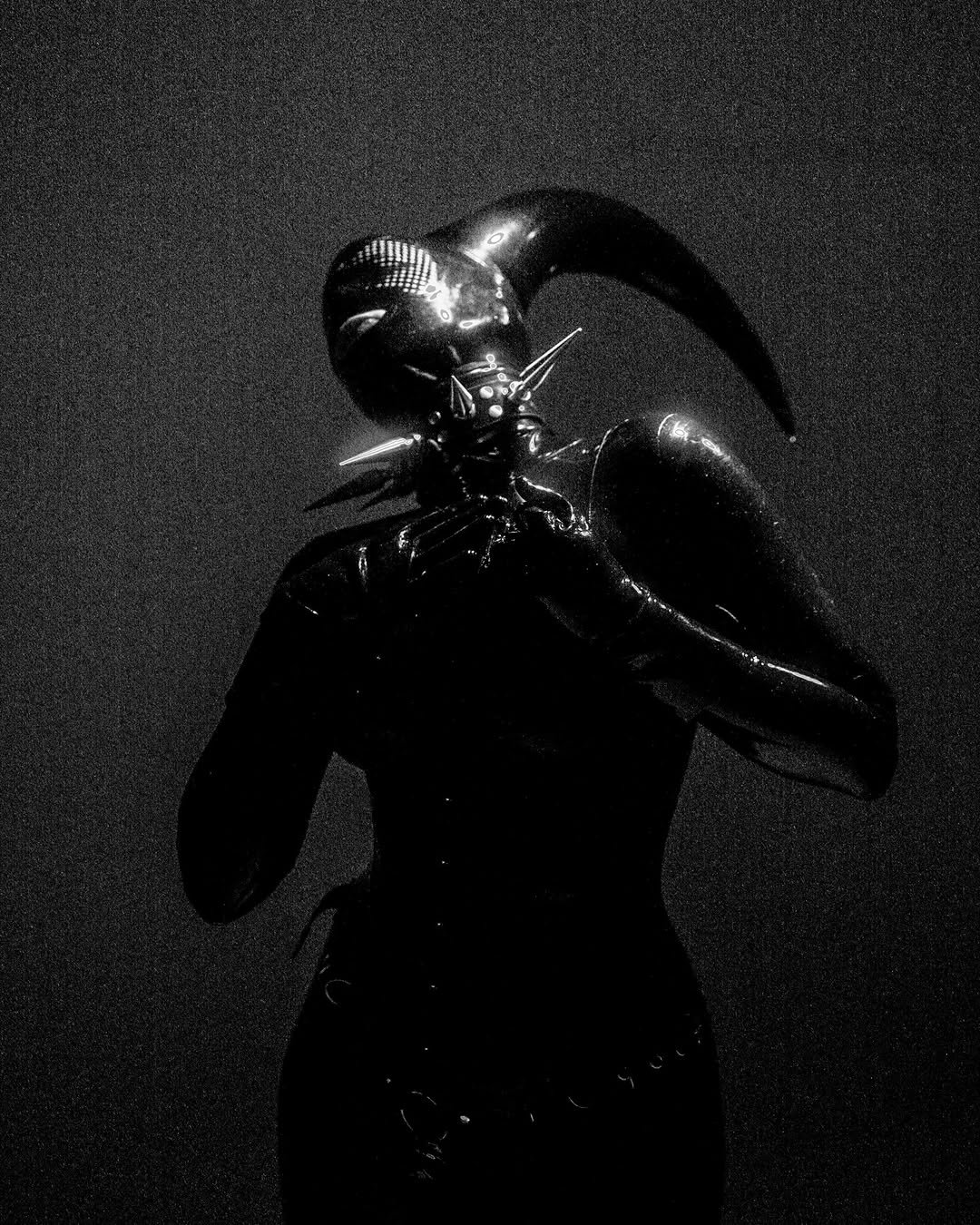 Photo by Oswaldo Cepeda on December 23, 2025. May be a black-and-white image of costume, bust, sculpture and text.