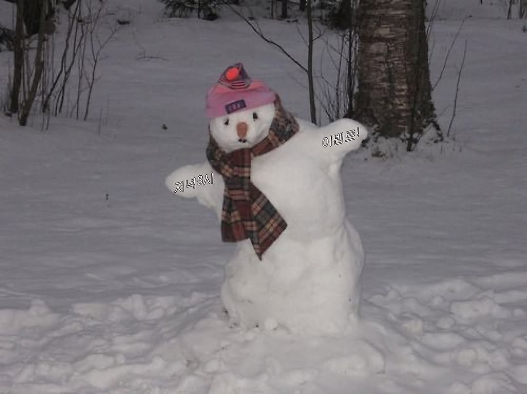 Photo by MOOMOO STUDIO 무무스튜디오 on September 25, 2025. May be an image of snowball, snowman, snow and text.