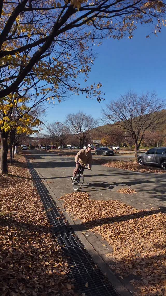 moon_tae_hwan 게시물 이미지: 낙엽🍂자전거 에이sm알 
❤📹 @mongglely